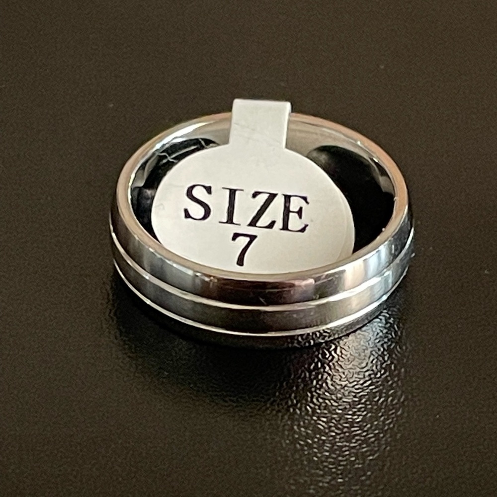 6mm cubic zirconia titanium ring size 8 - Picture 6 of 8